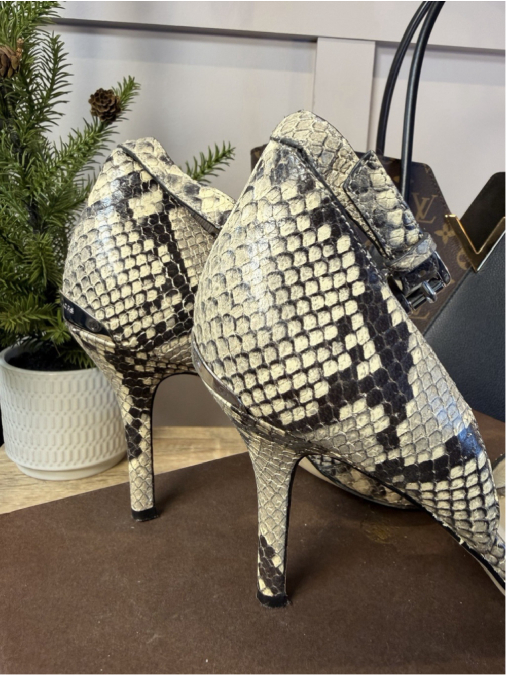 Michael Kors Snakeskin Print Ankle Strap Heels Size 7.5 Leather Stiletto Sandals - Picture 4 of 9